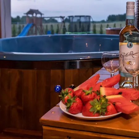 Zacisze W Ogrodku Dom Z Balia I Sauna فيلة